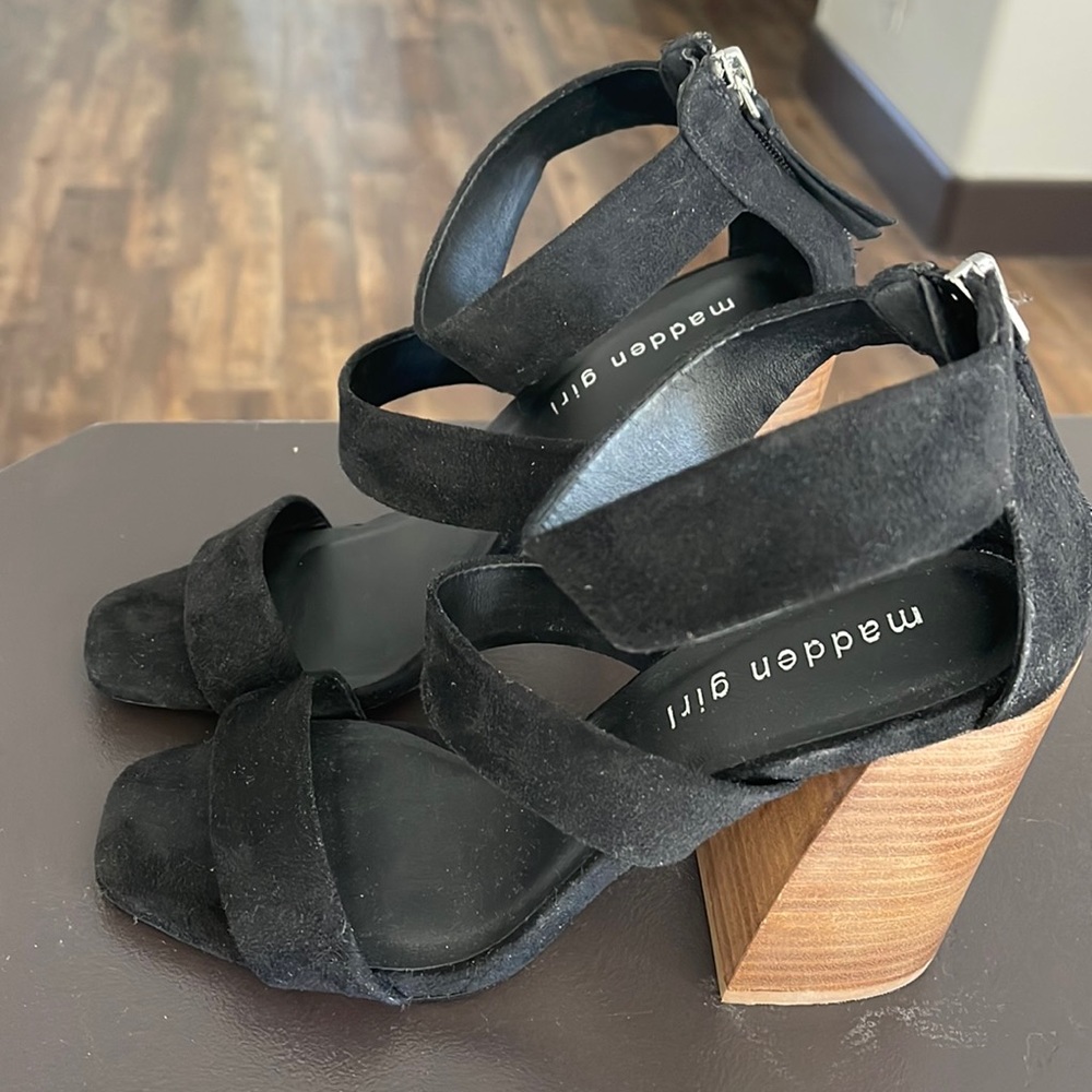 Madden Girl black faux suede sandals size 7.5